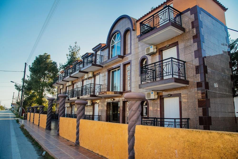 Hotel Aura Laganász Kültér fotó